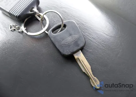 2002 Ford F-150 Lariat/Xlt from USA, damaged, VIN 1FTRW08602KC54779